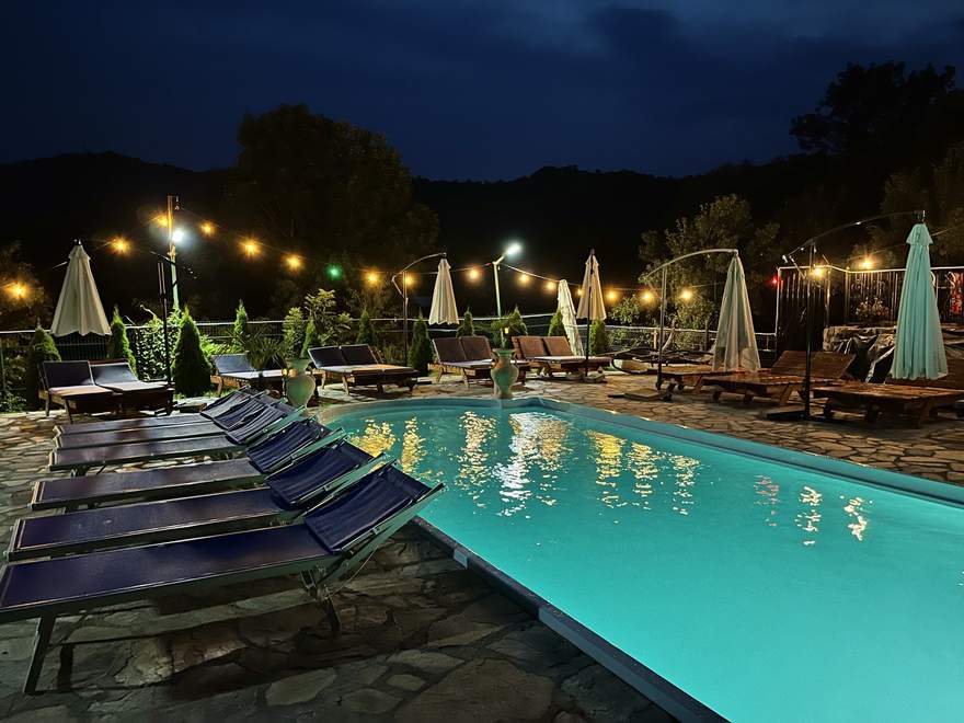 Piscina, după apus